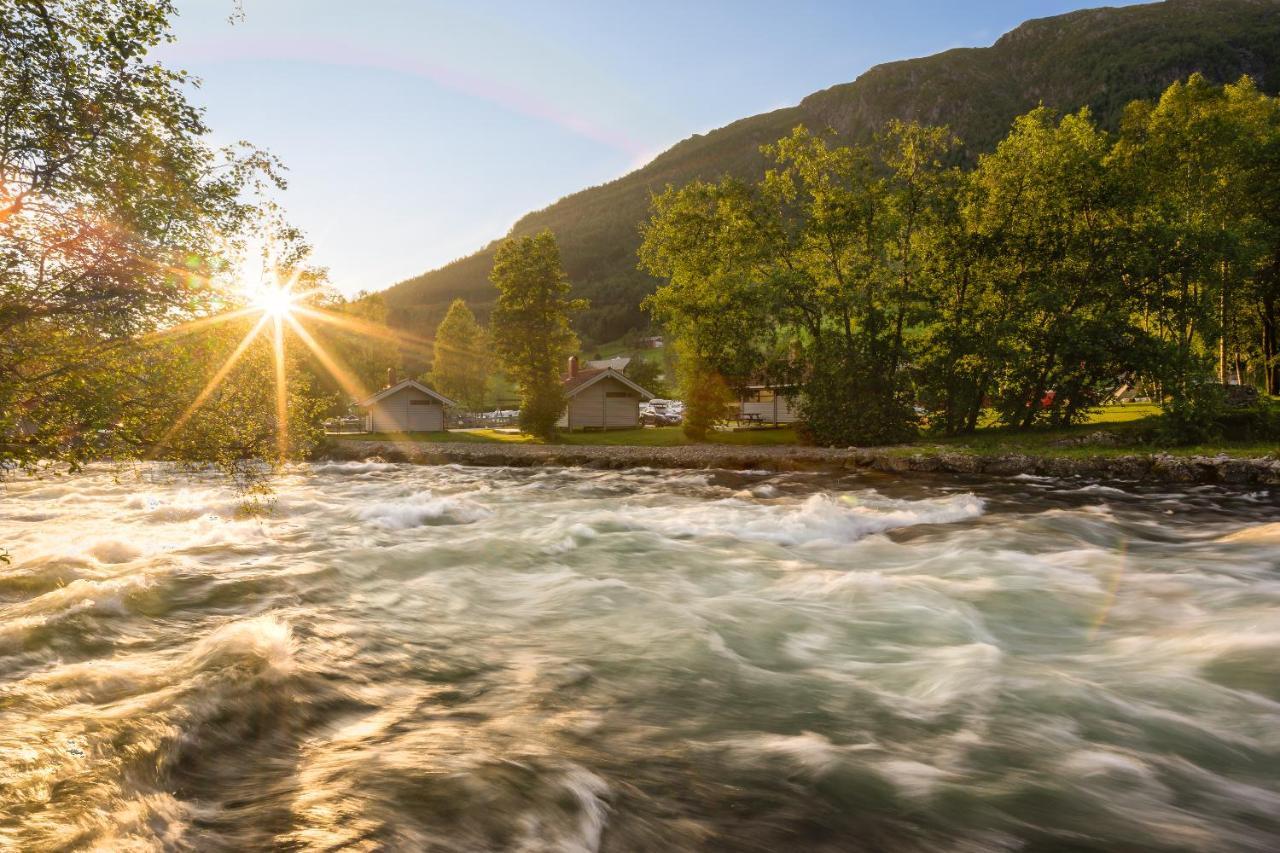 Готель Jolstraholmen Camping Og Hytter Vassenden Екстер'єр фото